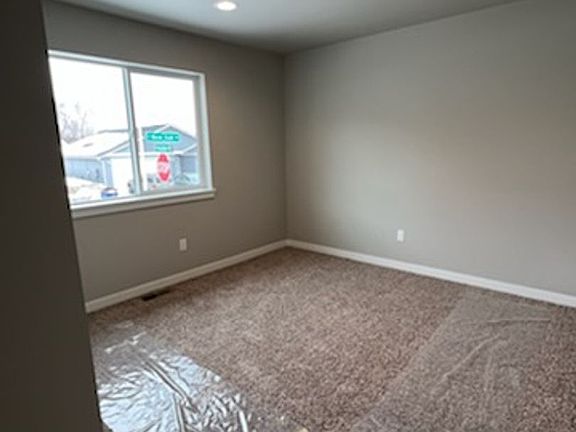 3rd image of 1090 S New Oak Ln