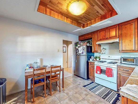 5th image of 125-127 Holt St