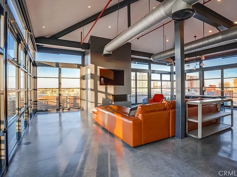 100 W 5th St #Penthouse 9B — Photo 27