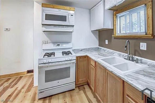 2 bed, 1000 sqft, $1,260 — Photo 2