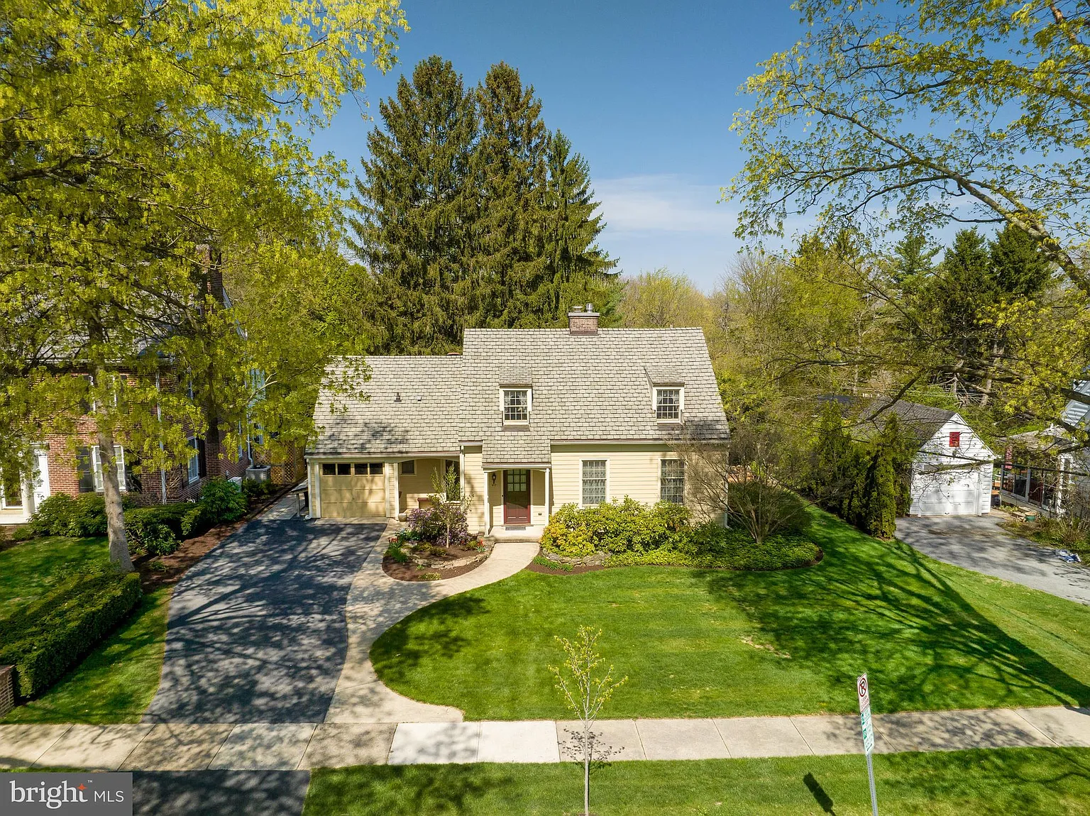 417 W Hillcrest Ave photo 1