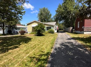 672 Longmeadow Rd, Buffalo, NY 14226