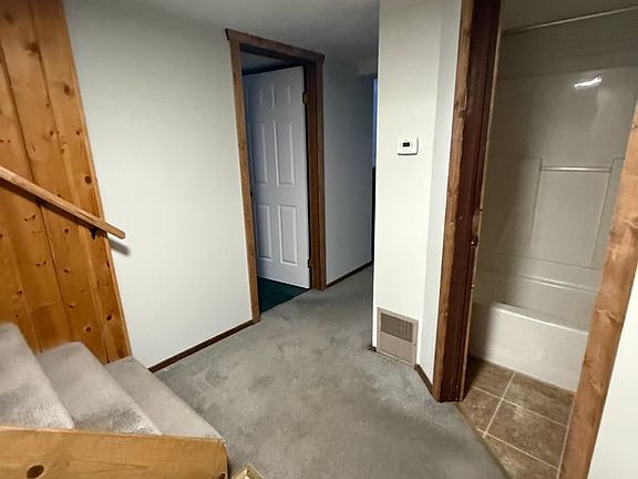 5th image of 1502 Golden View Dr