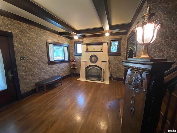 3rd image of 502 East Broadway