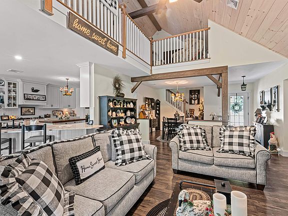 3rd image of 535 Grandview Road