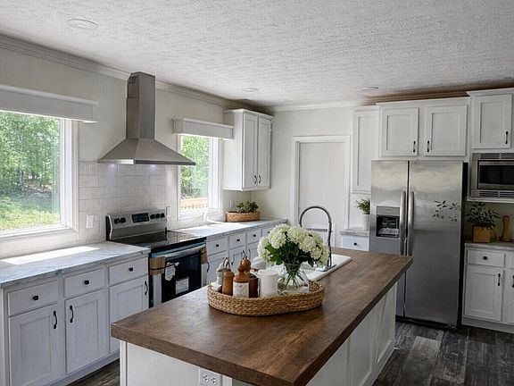 4th image of 282 Race Track Rd