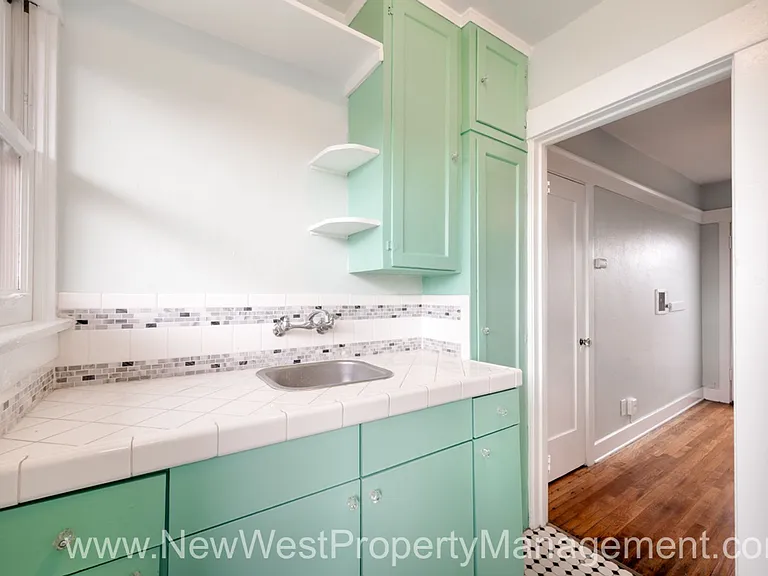 2419 Market St #B — Photo 12