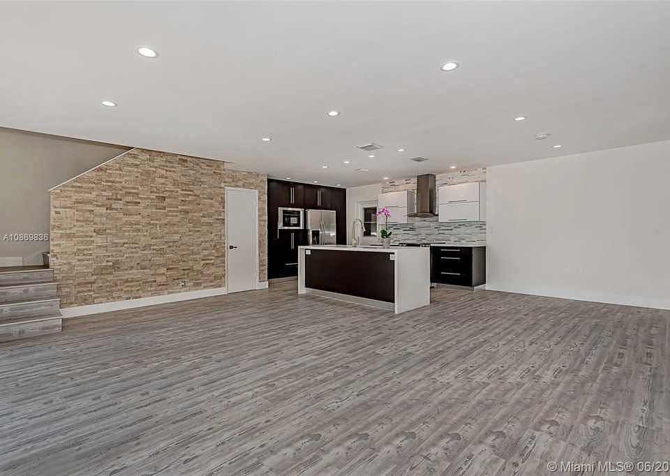 1st image of 648 Kensington Pl