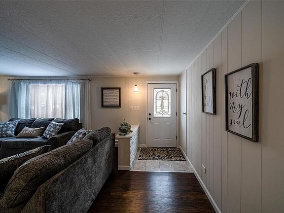 3rd image of 18986 Hillside Ln