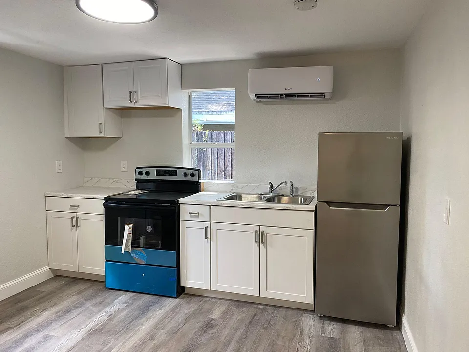 2310 W Rio Vista Ave