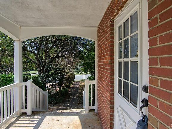 3rd image of 504 Perrymont Ave