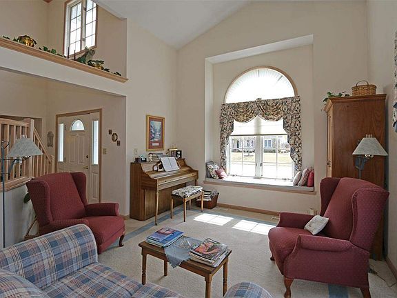 4th image of 113 E Meadowlark Dr
