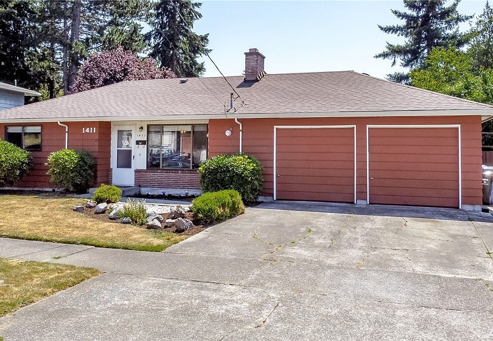 Rare find! One owner home located in Highland Park on a peaceful dead-end street with a shy quarter acre lot and 2 car attached garage. Please do the walk thru video attached!