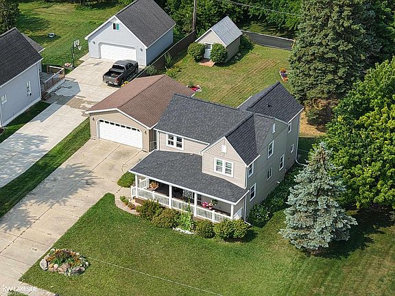 3rd image of 8501 Lake St