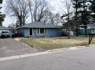 2866 Merrill St, Roseville, MN 55113
