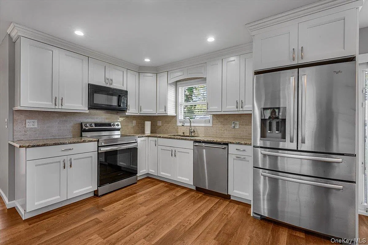 2 bed, 1.0 bath, 850 sqft, $3,200 — Photo 1