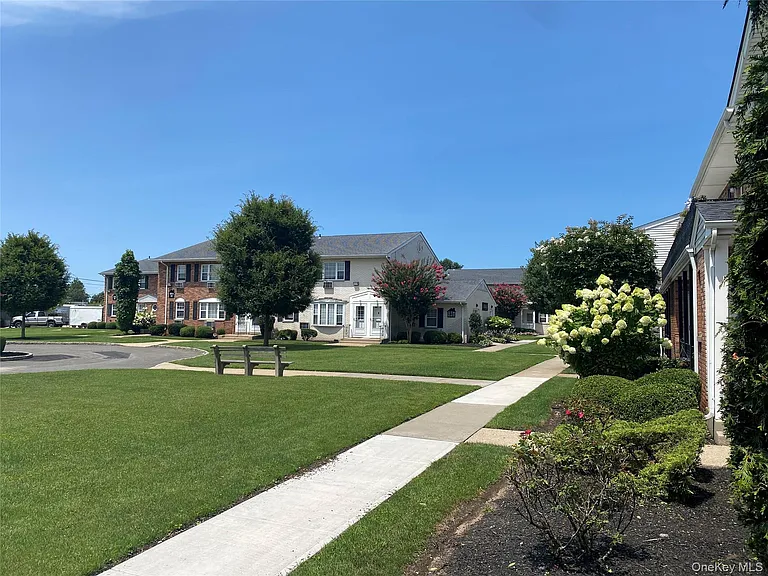 500 Kensington Ln — Photo 1