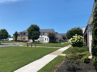 336 Kensington Ln, Bethpage, NY 11714