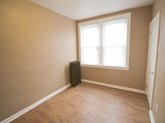 4th image of 167 W Luray St