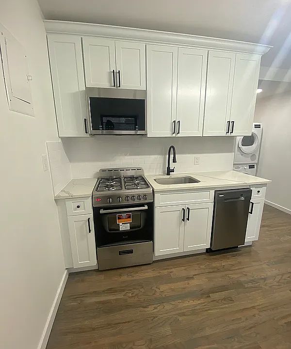 1st image of 92 Court St Floor 3