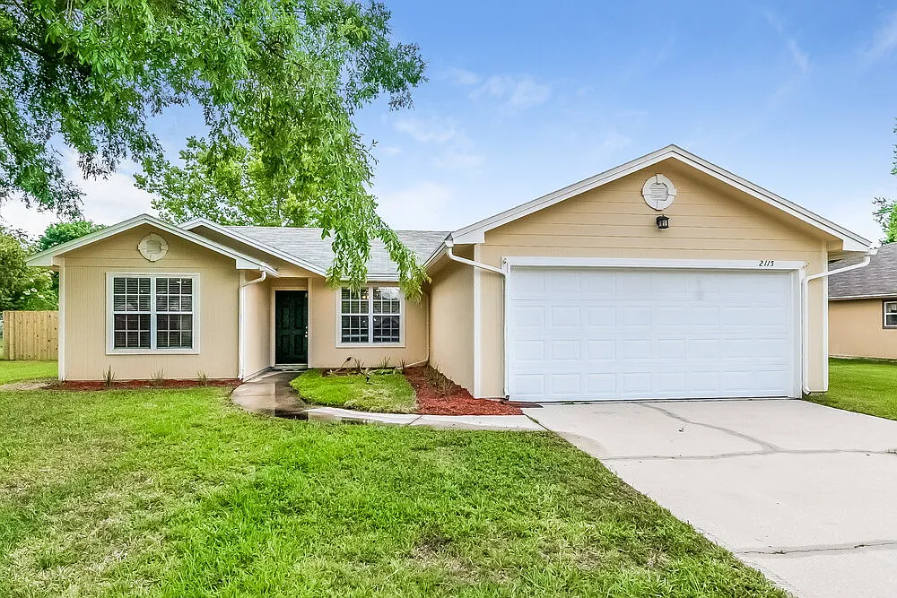 3 bed, 2.0 bath, 1548 sqft, $2,040 — Photo 1