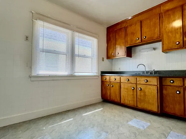 297 Sterling Ave Floor 2, Buffalo, NY 14216