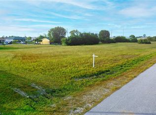 2220 NE 7th Pl, Cape Coral, FL 33909