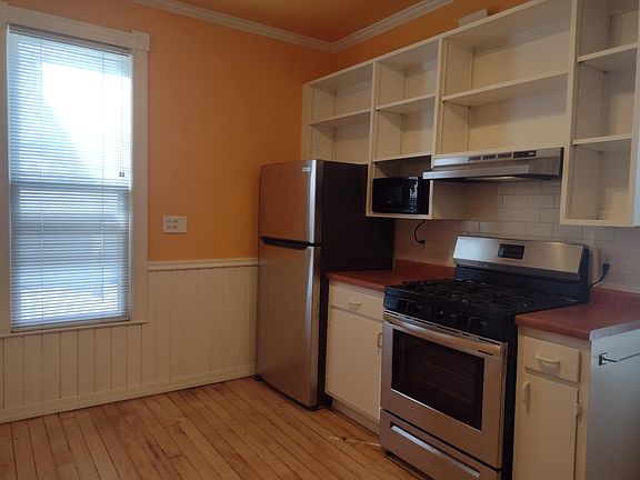 4th image of 103 Victoria St N #1