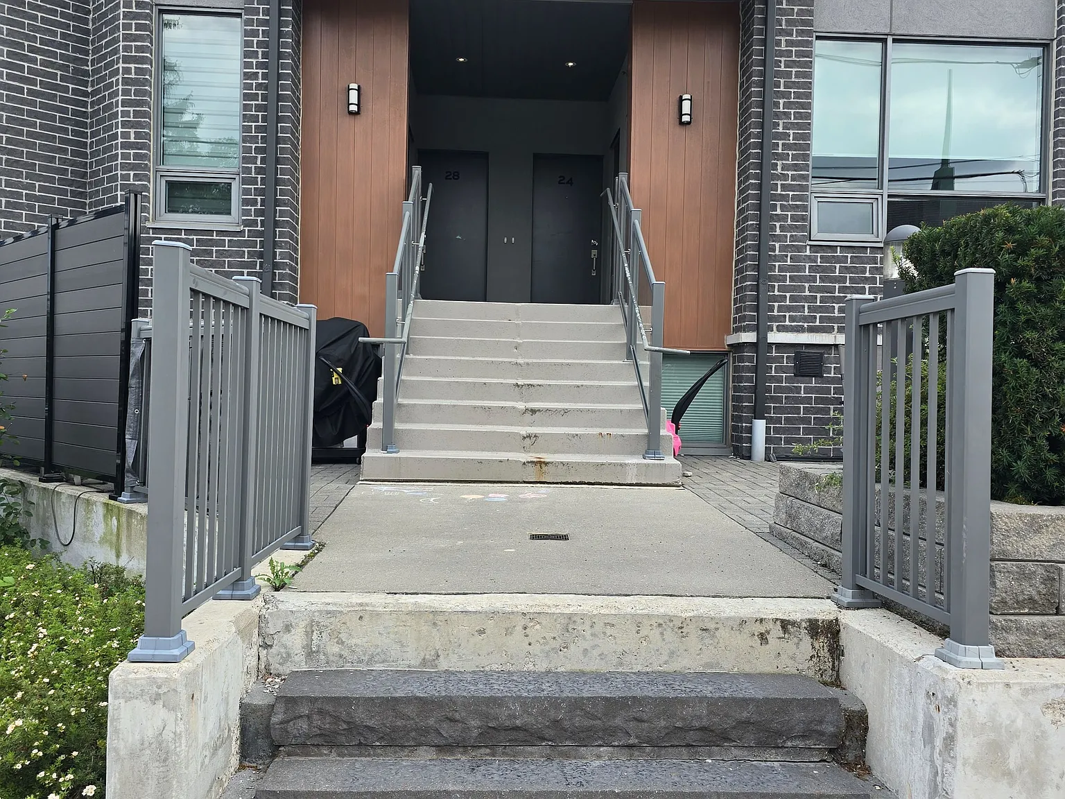 2 bed, $2,580 — Photo 1