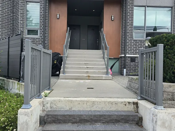680 Atwater Ave #22, Mississauga, ON L5G 0B6