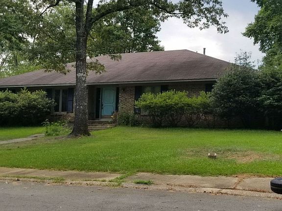 5th image of 386 Crestwood Dr