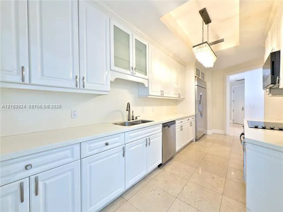 848 Brickell Key Dr #CU-306