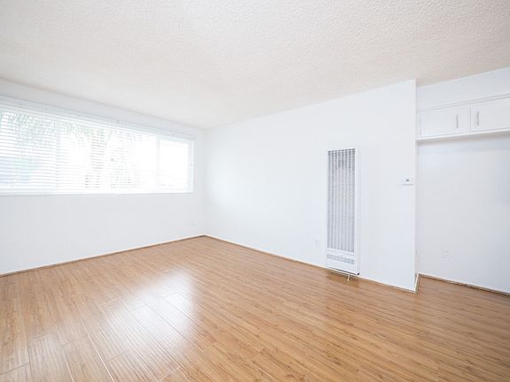 3rd image of 817 S Saint Andrews Pl #80201