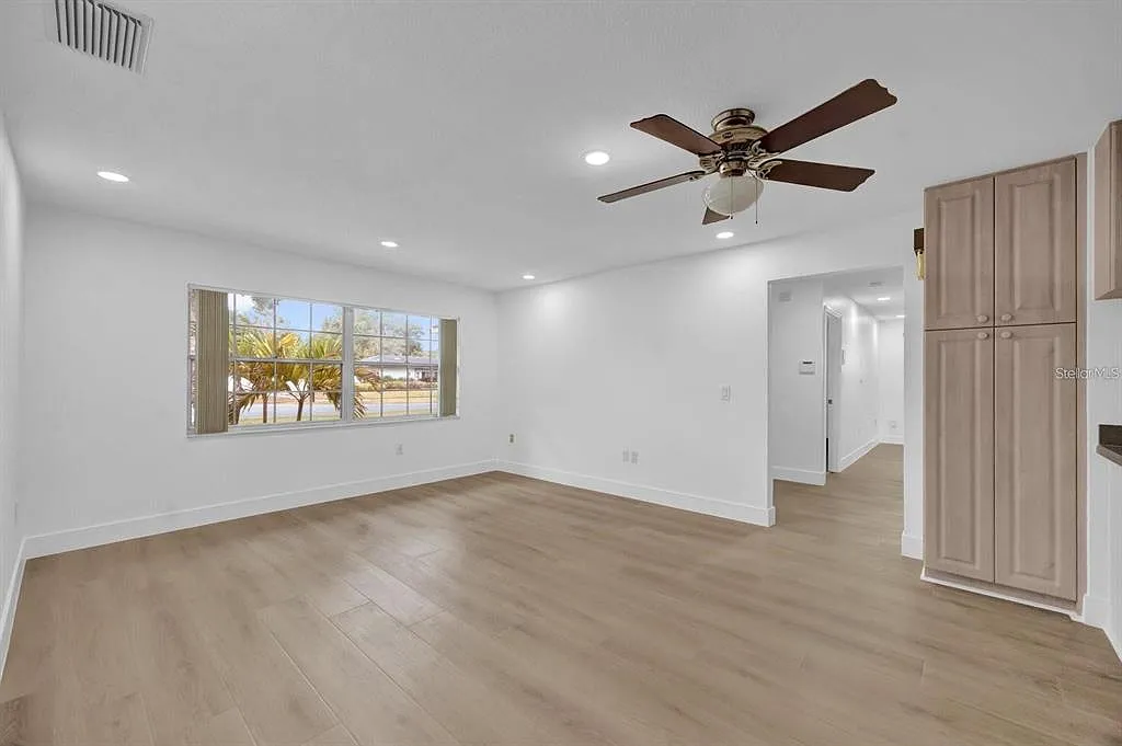4 bed, 2.0 bath, 1928 sqft, $3,100 — Photo 4