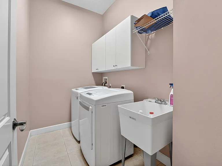 854 SW Saint Tropez Ct — Photo 17