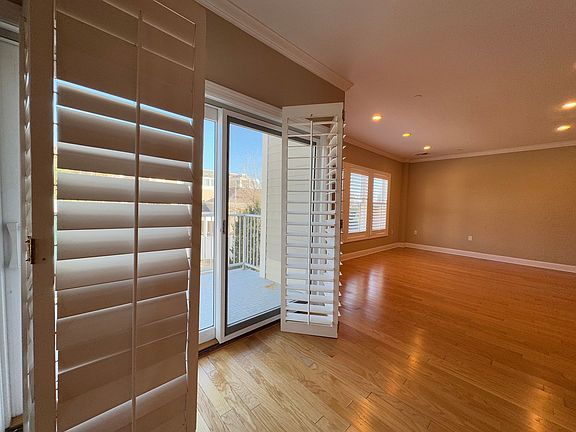 5th image of 150 Harbour Close Unit 202