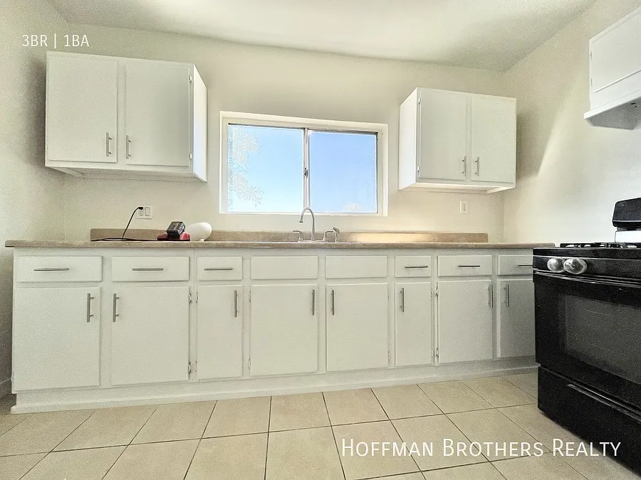 625 W Vernon Ave Los Angeles, CA 90037 — Photo 3