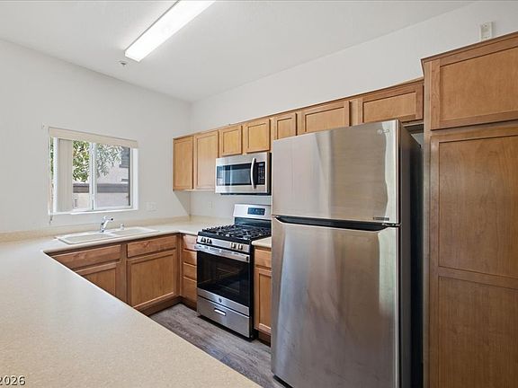 4th image of 2291 W Horizon Ridge Pkwy Unit 5128