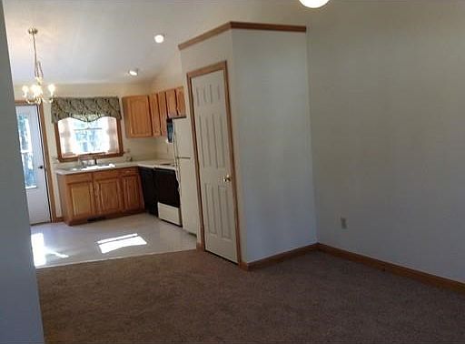 5th image of 61 Rosewood Ln