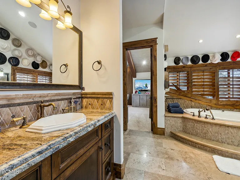 2520 Bear Hollow Dr — Photo 23