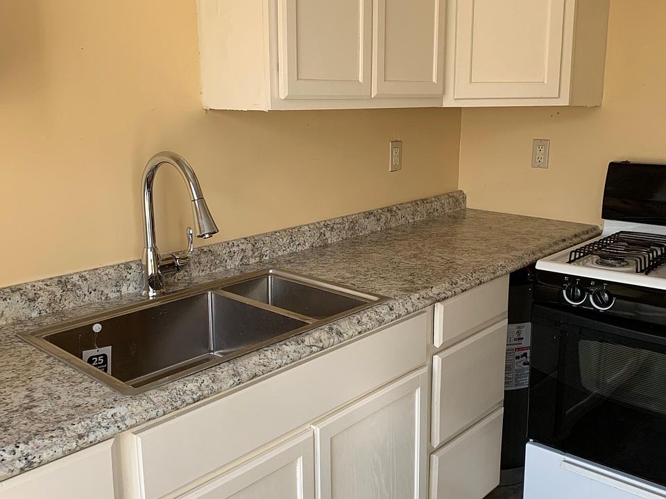 1st image of 217 Saint Thomas St #3