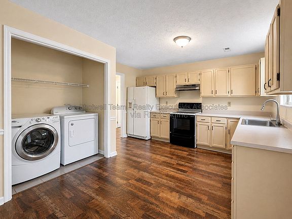 5th image of 407 Herringbone Ct