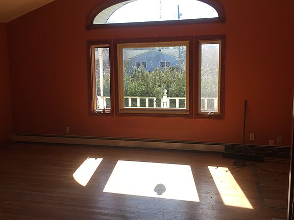 3rd image of 27 Cedar St