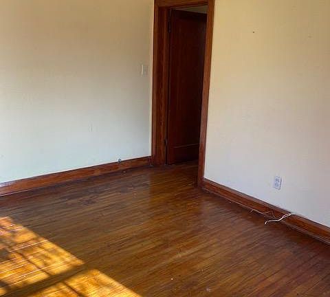 4th image of 1431 Carroll Ave