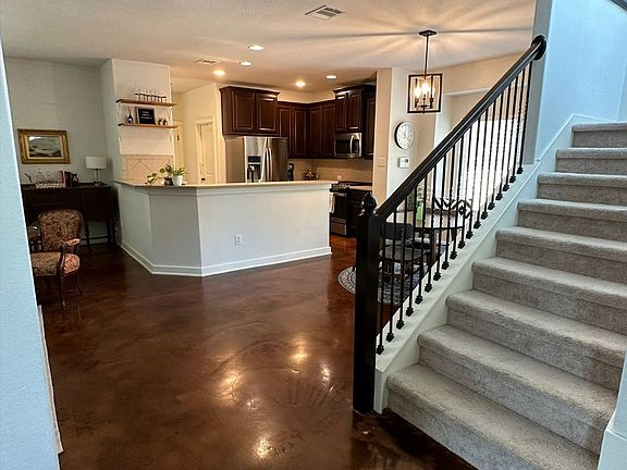 5th image of 205 Sycamore St