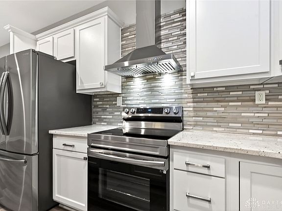 2nd image of 567 Golden Maple Ave