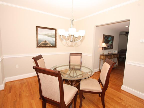 5th image of 47 E Lock Ln Unit 7