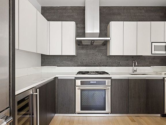 4th image of 247 W 46th St APT 301