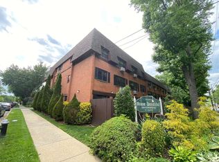 220-27 67th Ave #118, Oakland Gardens, NY 11364