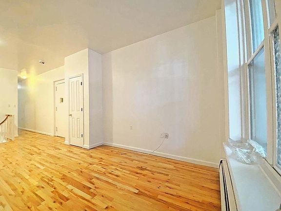 4th image of 428 Park Pl APT 1